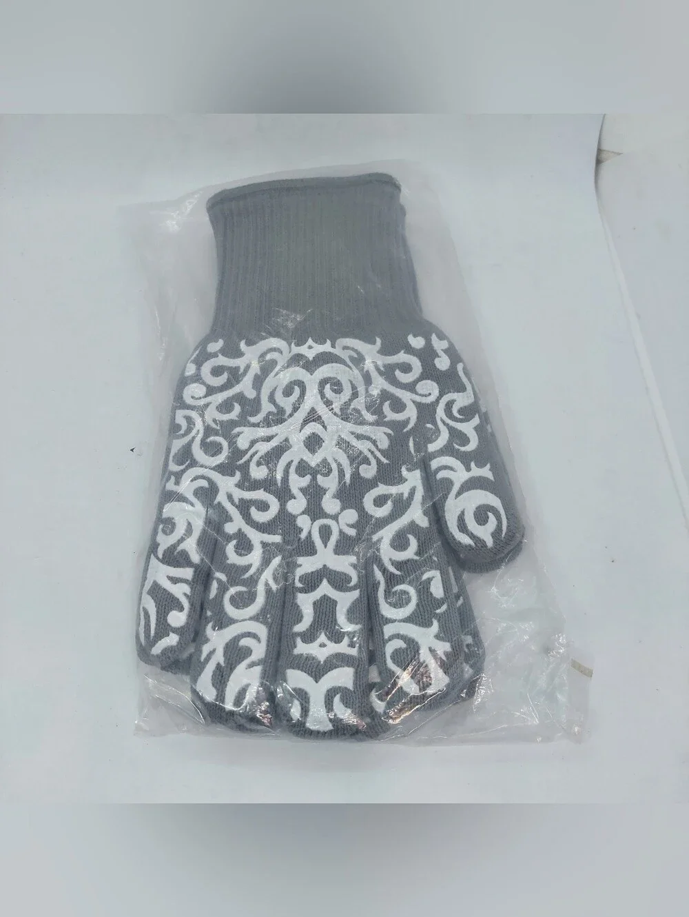 Temptations By Tara Oven Gloves Gray White 11.5